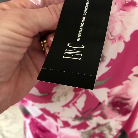 Beautiful INC top - Picture 5 of 10